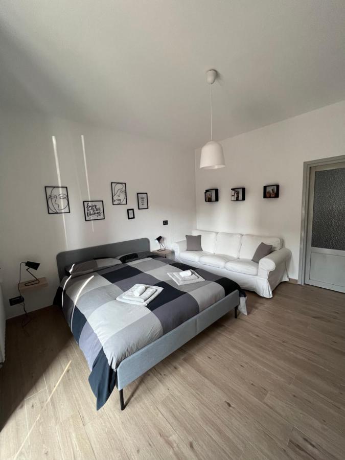 Bed and Breakfast Le Stanze Di Alicam Арона Екстер'єр фото