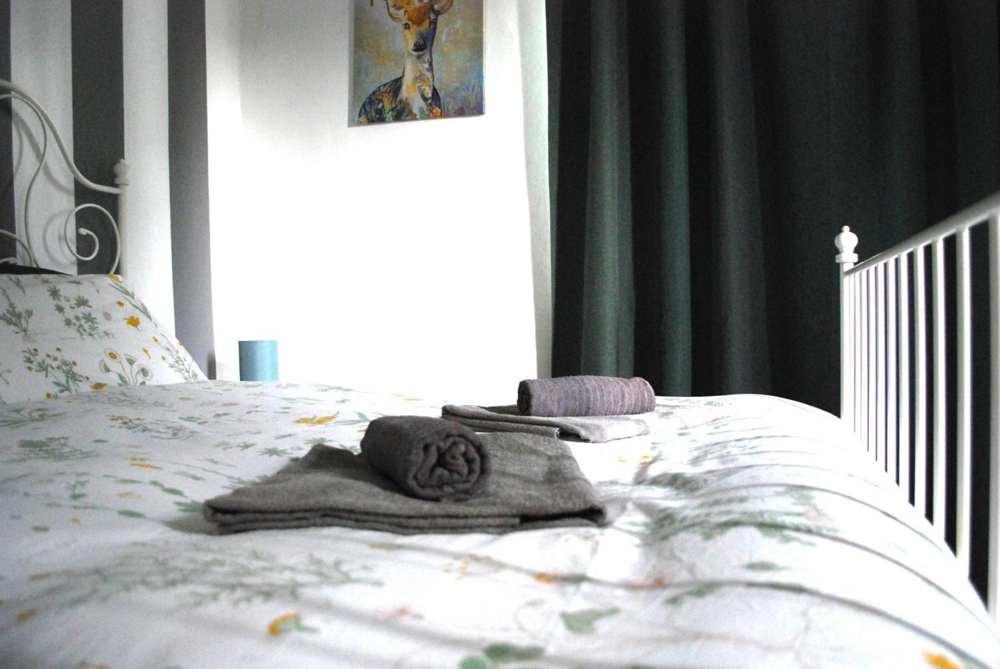 Bed and Breakfast Le Stanze Di Alicam Арона Екстер'єр фото